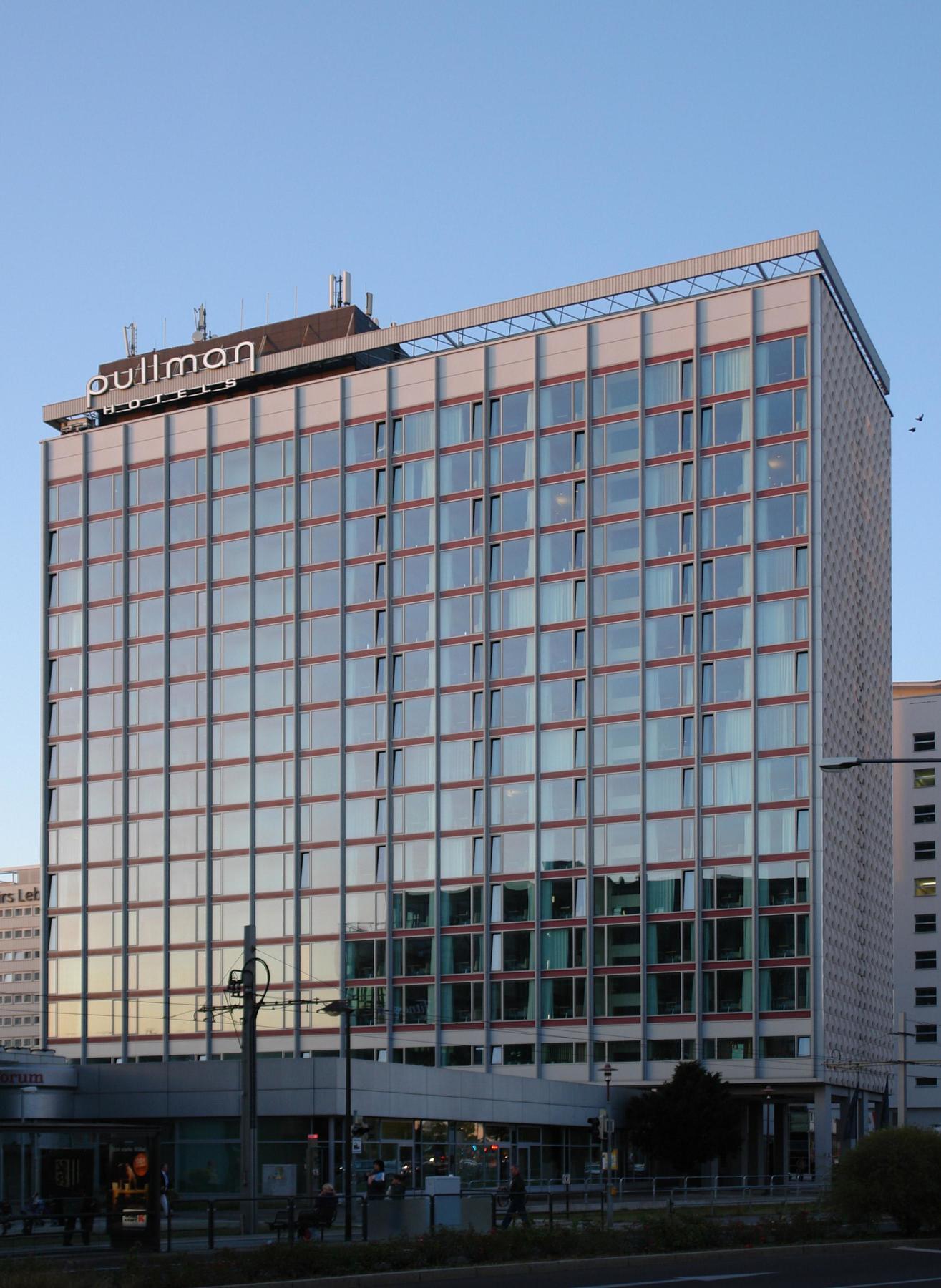 Pullman Newa Hotel 4*